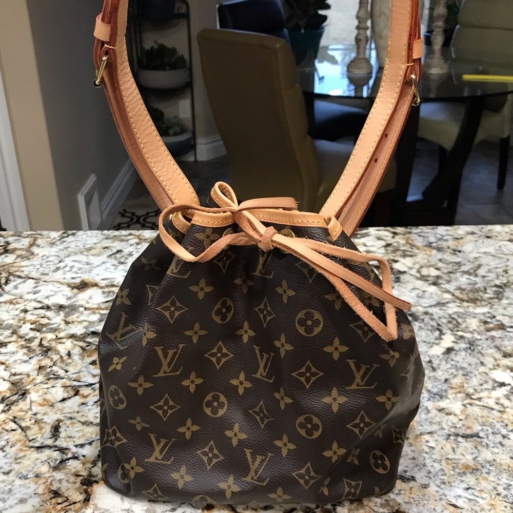 Authentic Louis Vuitton Petite Noe Bucket Bag
